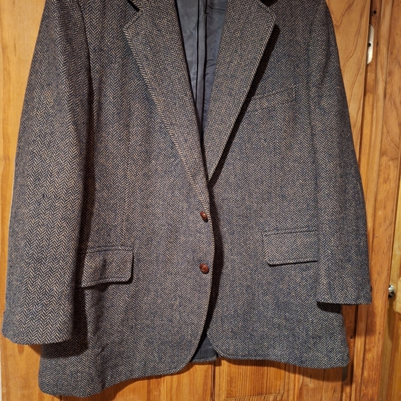 Herringbone jacket by Norman Hilton Expressly for Dimensions.  Size 46S - Picture 4 of 12